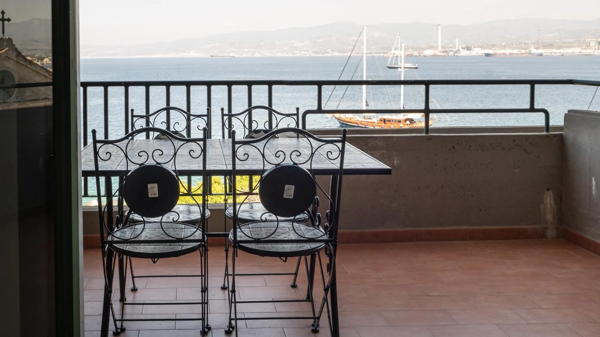 Luxury Apartment Con Vista Mare Milazzo Italy
